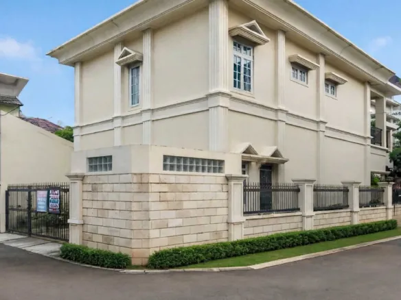 Dijual cepat rumah megah harga tanah saja di Bumi Arya Sena Cikunir