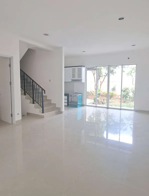 Disewakan rumah 2 lantai 5 kamar di Tropical Garden Grand Galaxy City