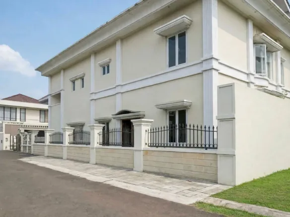 Rumah cantik 3 lantai di Perum Permata Purwomartani Sleman