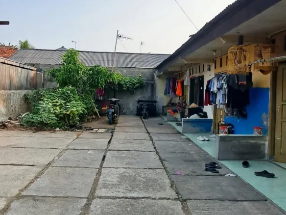Dijual cepat rumah megah harga tanah saja di Bumi Arya Sena Cikunir