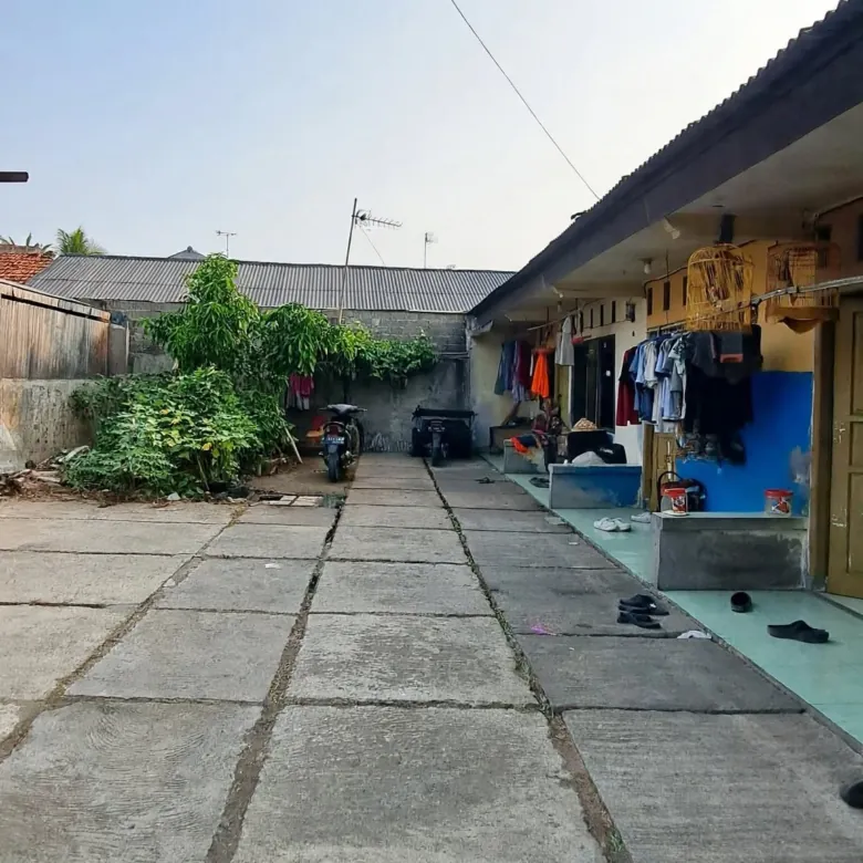 Dijual cepat rumah megah harga tanah saja di Bumi Arya Sena Cikunir