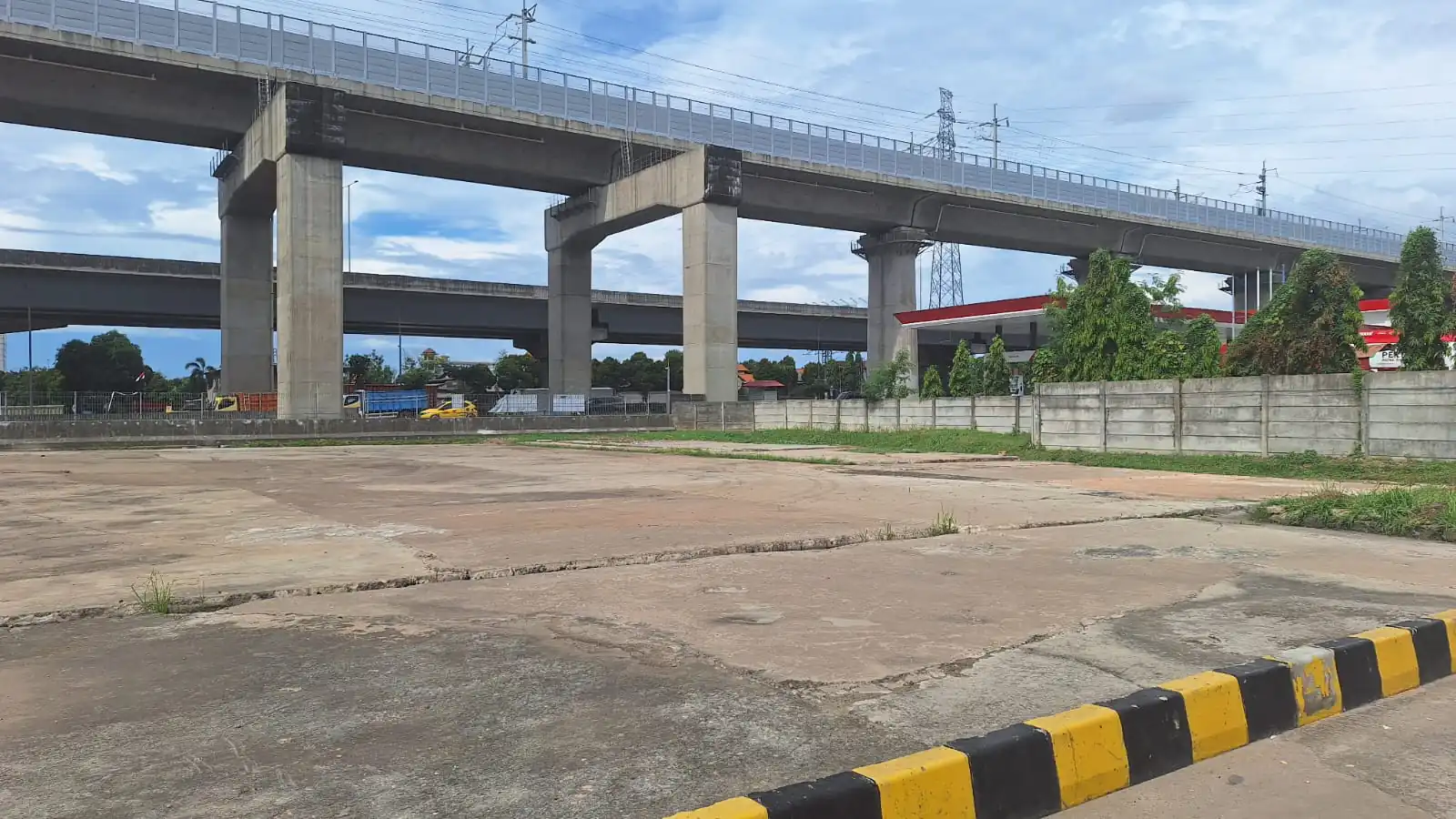 Disewakan lahan industri di rest area KM.19B tol Cikampek Jakarta