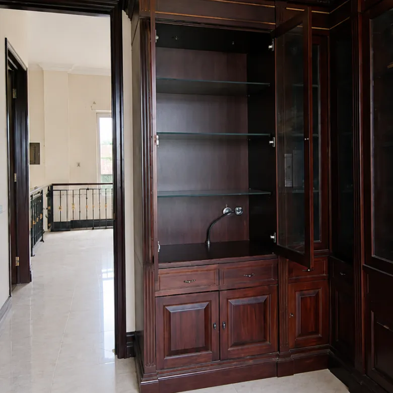 Dijual cepat rumah megah harga tanah saja di Bumi Arya Sena Cikunir